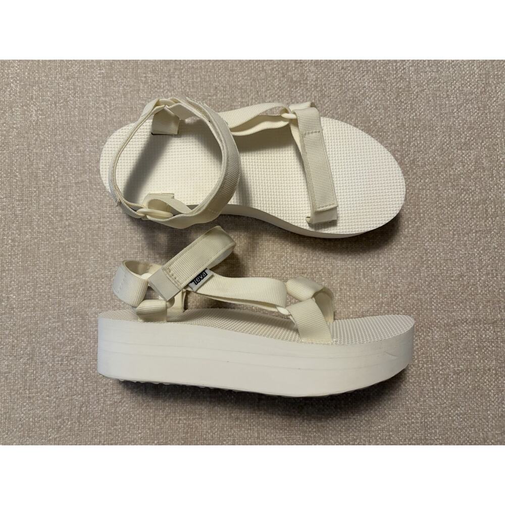 Teva Flatform Universal Platform Sandals Women's 9 White Comfort Outdoor Shoe